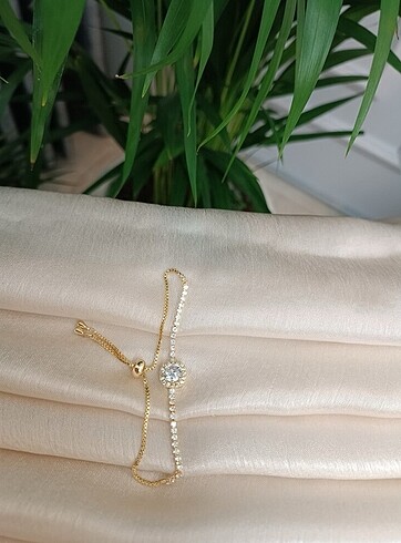 Ayarlanabilir su yolu taşlı gold bileklik