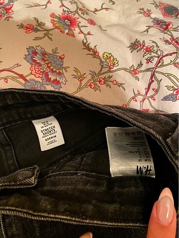 38 Beden H&M dar mini kot şort