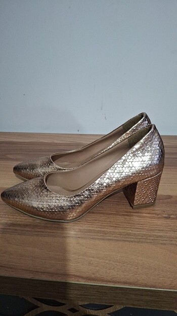 Diğer Gold stiletto