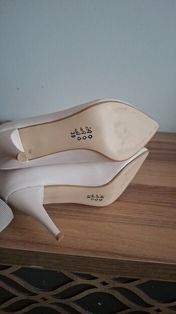 39 Beden ten rengi Renk Krem stiletto
