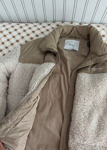 Bej Peluş Detaylı Mont - Görsel 3