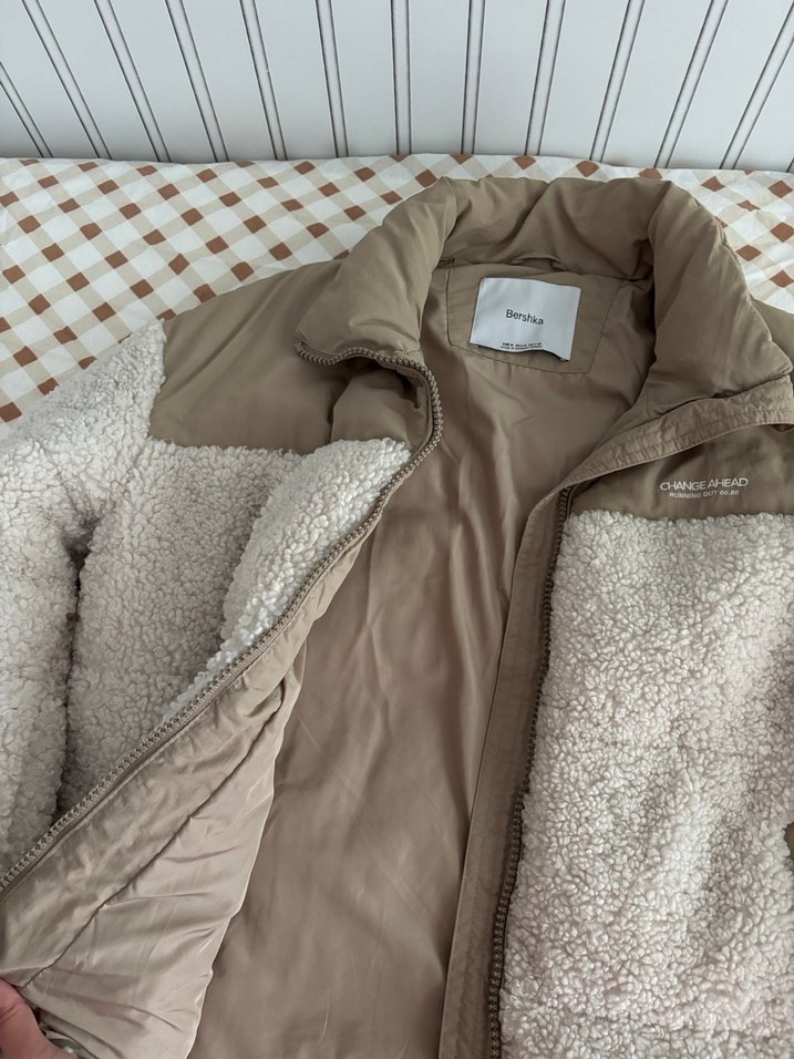 Bej Peluş Detaylı Mont - Görsel 3