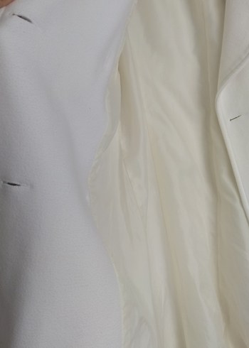 Düğmeli Beyaz Uzun Kadın Kaban - Görsel 3