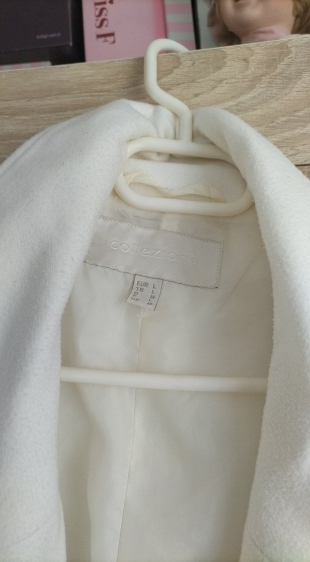 Düğmeli Beyaz Uzun Kadın Kaban - Görsel 2