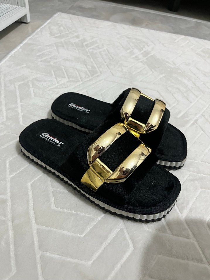 Gold Tokalı Siyah Kadın Terlik - Görsel 2