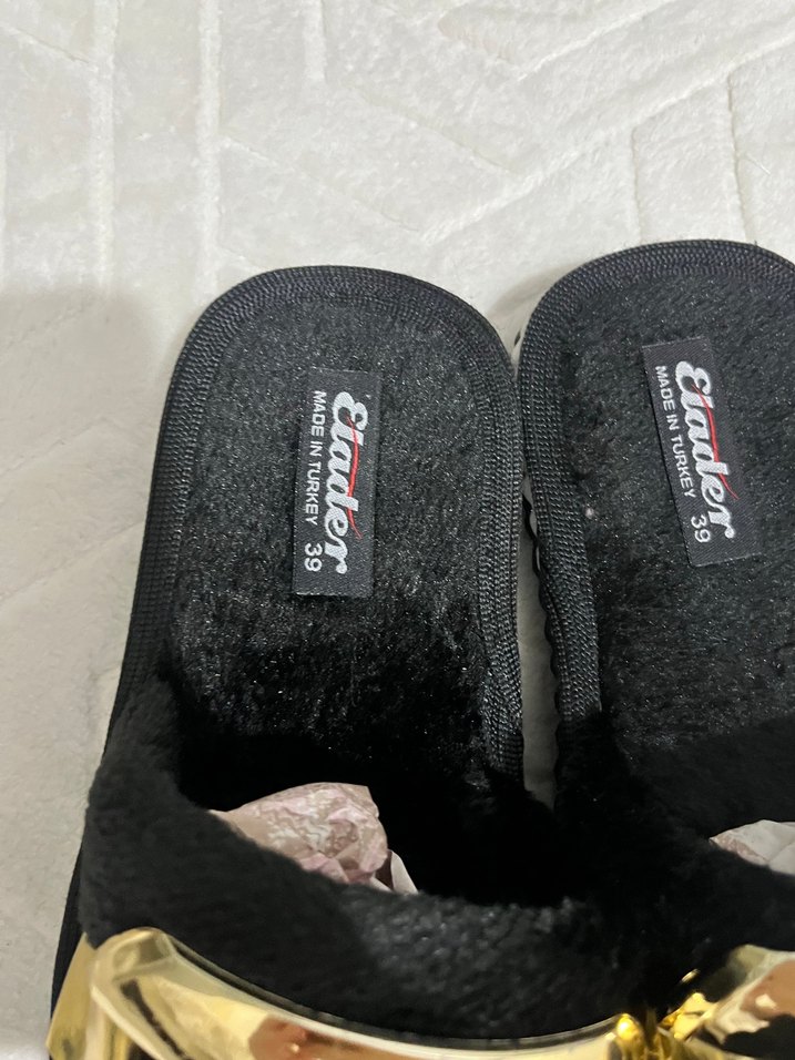 Gold Tokalı Siyah Kadın Terlik - Görsel 4