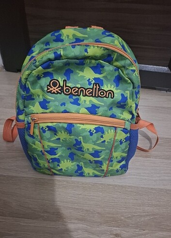 Beden yeşil Renk Benetton orjinal anaokulu sırt çantası.