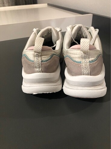 37,5 Beden Orijinal Skechers D lux Walker ayakkabı