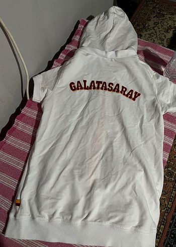 Kız Çocuk Beyaz Kapüşonlu Kısa Kollu Tişört