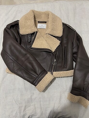 Stradivarius Suni süet crop ceket