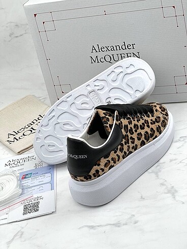 38 Beden Alexander McQueen