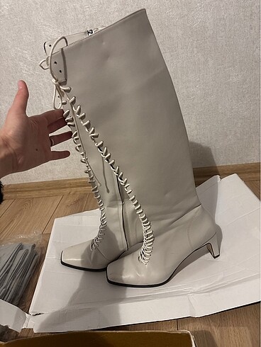 40 Beden beyaz Renk 6cm topuklu çizme