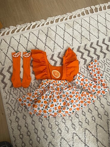 Bebek portakallı elbise takım (çorap+bandana)