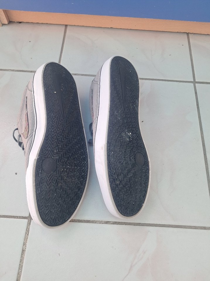 Gri Erkek Spor Ayakkabı - Günlük Sokak Stili - Görsel 2