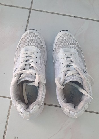 Beyaz Düz Taban Kadın Spor Ayakkabı - Görsel 3