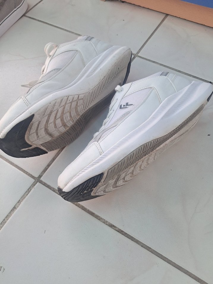 Beyaz Düz Taban Kadın Spor Ayakkabı - Görsel 2