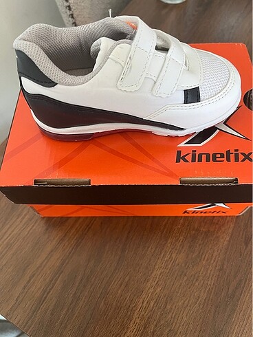 Kinetix Etiketli