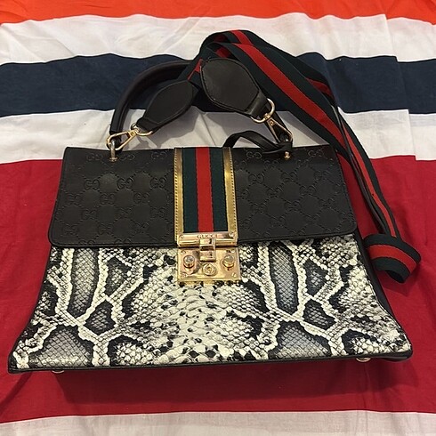 Gucci omuz askılı çanta zebra hayvan desenli italyan