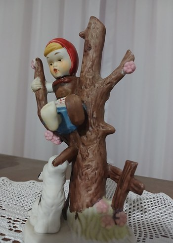 Pastel Renkli Ağaçta Oturan Çocuk Biblosu - Görsel 2