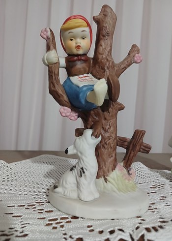 Pastel Renkli Ağaçta Oturan Çocuk Biblosu - Görsel 3