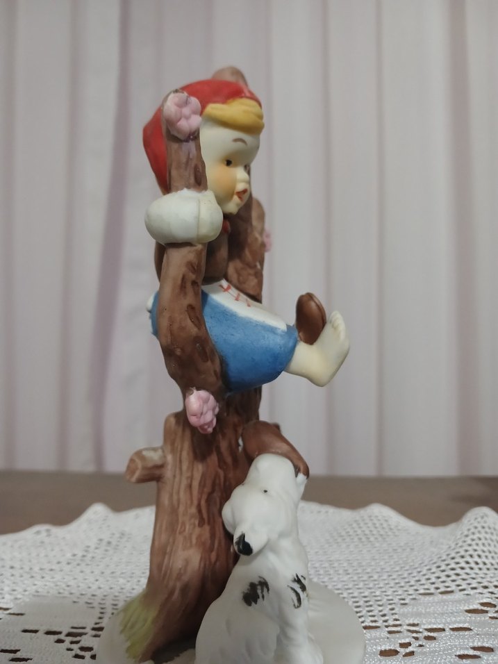 Pastel Renkli Ağaçta Oturan Çocuk Biblosu - Görsel 4