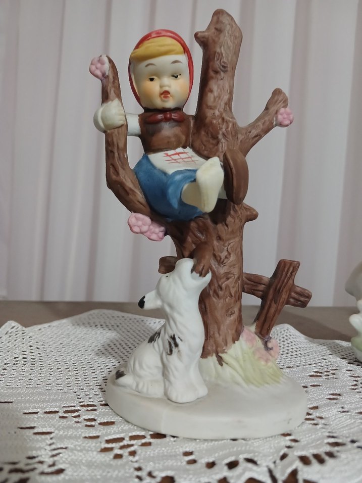 Pastel Renkli Ağaçta Oturan Çocuk Biblosu - Görsel 3