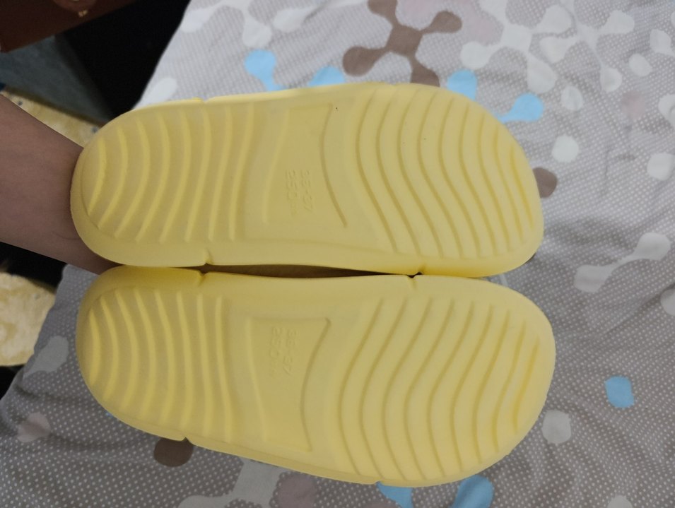 Sarı Nakışlı peluş Kadın Ev Terliği - Görsel 4