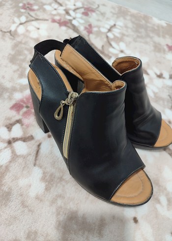 Siyah Kadın Dolgu Topuklu Sandalet - Görsel 2