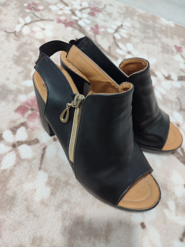 Siyah Kadın Dolgu Topuklu Sandalet - Görsel 2