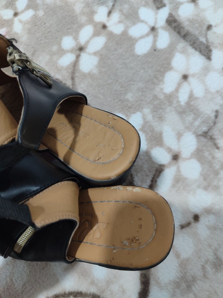 Siyah Kadın Dolgu Topuklu Sandalet - Görsel 3