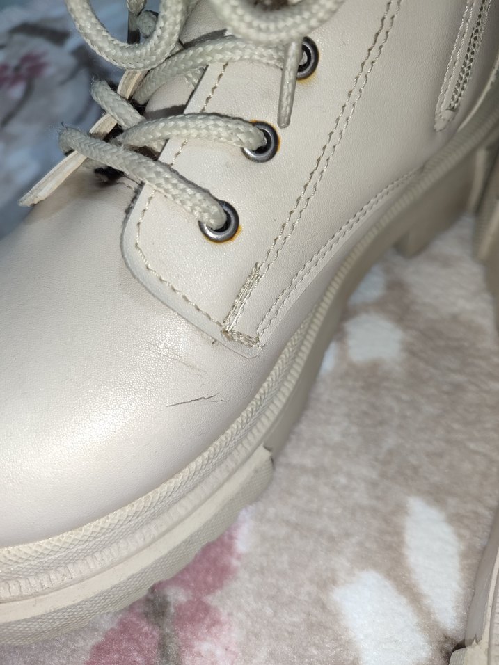 Beyaz Platform Topuklu Tüylü Kadın Bot - Görsel 2