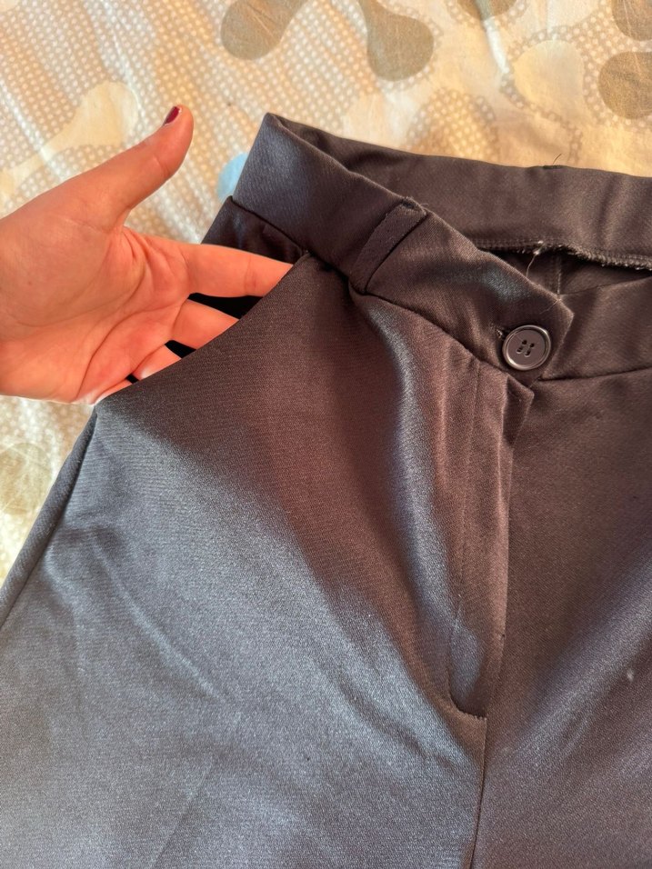 Kadın Siyah Midi Kumaş Pantolon - Görsel 3