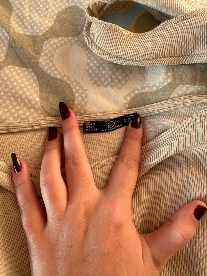 Bej Uzun Kollu Dar Kesim Kadın Elbise - Görsel 2