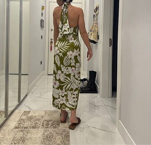 Zara Çiçekli keten karışımlı kumaş elbise