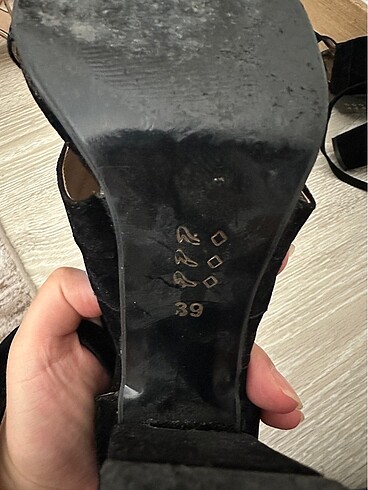 39 Beden Süet bağlamalı siyah topuklu ayakkabı