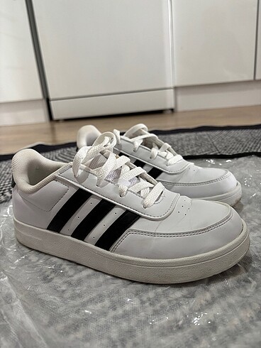 Adidas spor ayakkabı