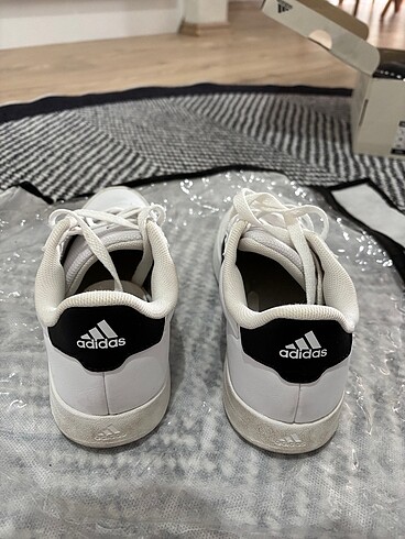 35 Beden Adidas spor ayakkabı