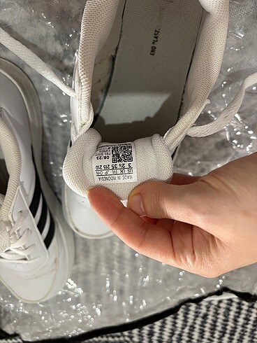 35 Beden beyaz Renk Adidas spor ayakkabı