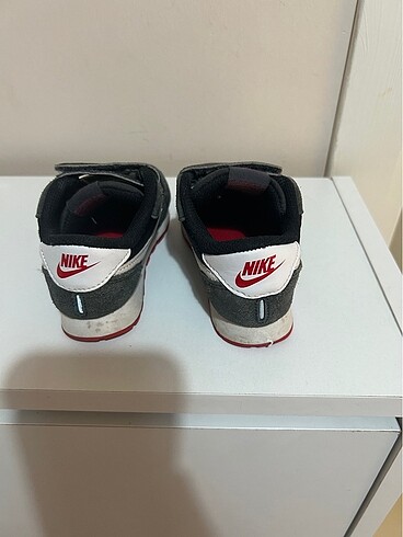 25 Beden siyah Renk Nike erkek çocuk ayakkabı