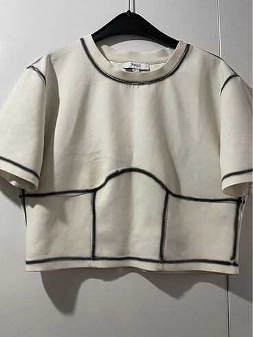 Twist crop