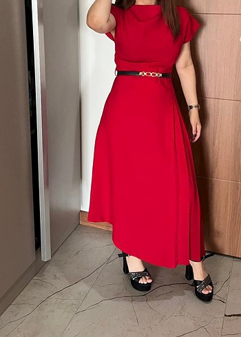 Kırmızı elbise - Görsel 2