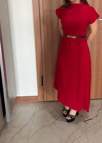 Kırmızı elbise - Görsel 3