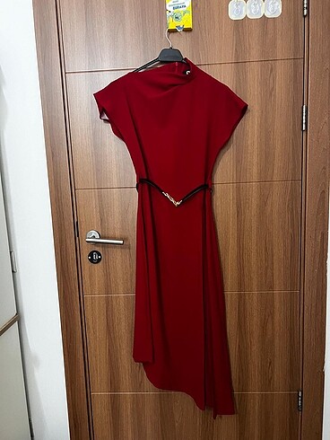 Kırmızı elbise - Görsel 4