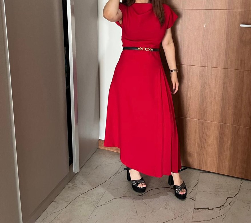Kırmızı elbise - Görsel 2