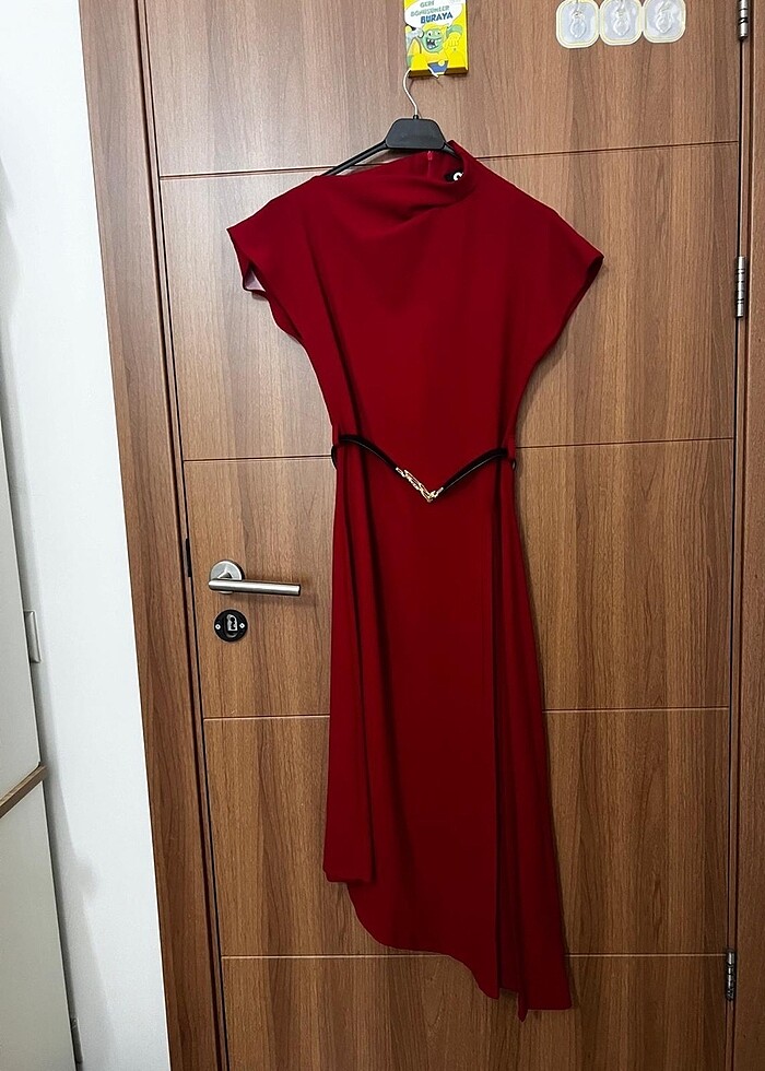 Kırmızı elbise - Görsel 4