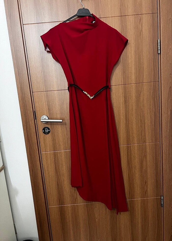 Kırmızı elbise - Görsel 5