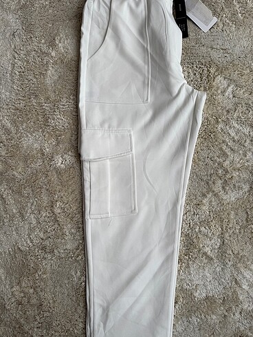 Her iki tarafa cepli beyaz pantolon - Görsel 2