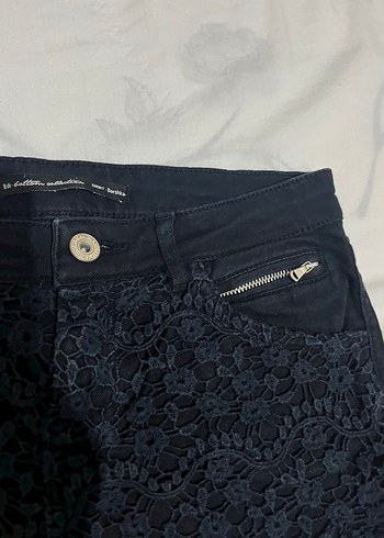 36 Beden siyah Renk Dantel Detaylı Bershka Siyah Şort