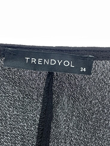 34 Beden siyah Renk Trendyol & Milla Bluz %70 İndirimli.