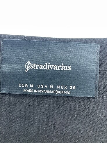 m Beden siyah Renk Stradivarius Yelek %70 İndirimli.